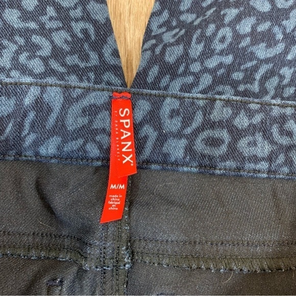 SPANX Denim Leopard Jeanish Legging Blue Ankle Womens Size Medium - Picture 3 of 3